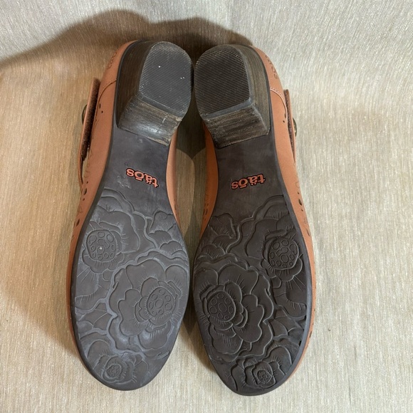 TAOS Sz 11 Tango Mary Jane Laser Floral Eyelet Comfort Shoes Velcro Straps - Picture 11 of 11